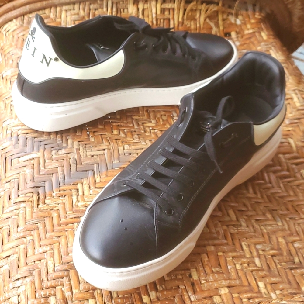 Sneaker - Picture 2 of 4